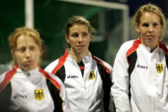 Anneke Bhmert (Mitte) feierte in Helmond nach fast vier Jahren ihr Feld-Comeback im Nationalteam. Foto: Wolfgang Sternberger