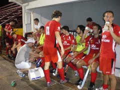 Ziemlich erledigt wirkte das deutsche Team nach dem ersten Testspiel gegen Sdafrika. Foto: Heimpel